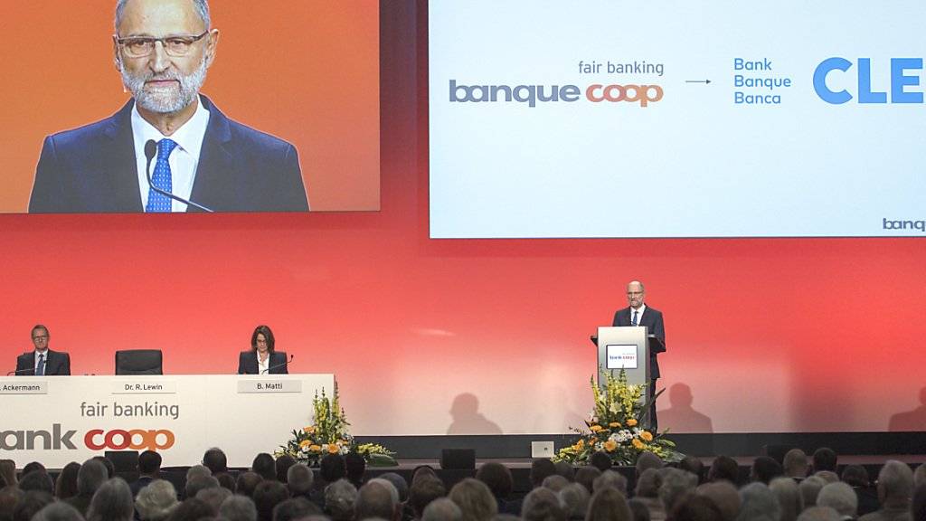 Die Neupositionierung der «Bank Coop» ist einen Schritt weiter: An der Generalversammlung vom 20. April wurde die Änderung des Namens auf «Bank Cler» gutgeheissen. Zudem wurde Andreas Sturm zum Nachfolger von Verwaltungsratspräsident Ralph Lewin (Bild) gewählt.