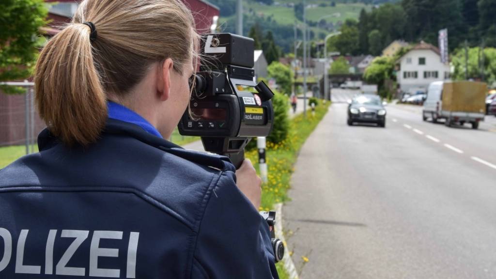Die beiden angetrunkenen Raser gingen der Polizei bei einer Tempokontrolle in Lichtensteig ins Netz. (Symbolbild)