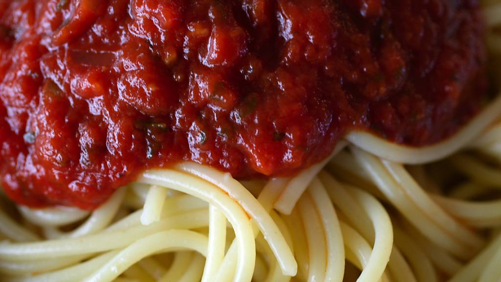 430 Euro für zwei Teller Spaghetti: ein Restaurant-Inhaber in Rom musste wegen einer überrissenen Rechnung an zwei japanische Touristinnen eine Busse von 5000 Euro zahlen. (Themenbild)