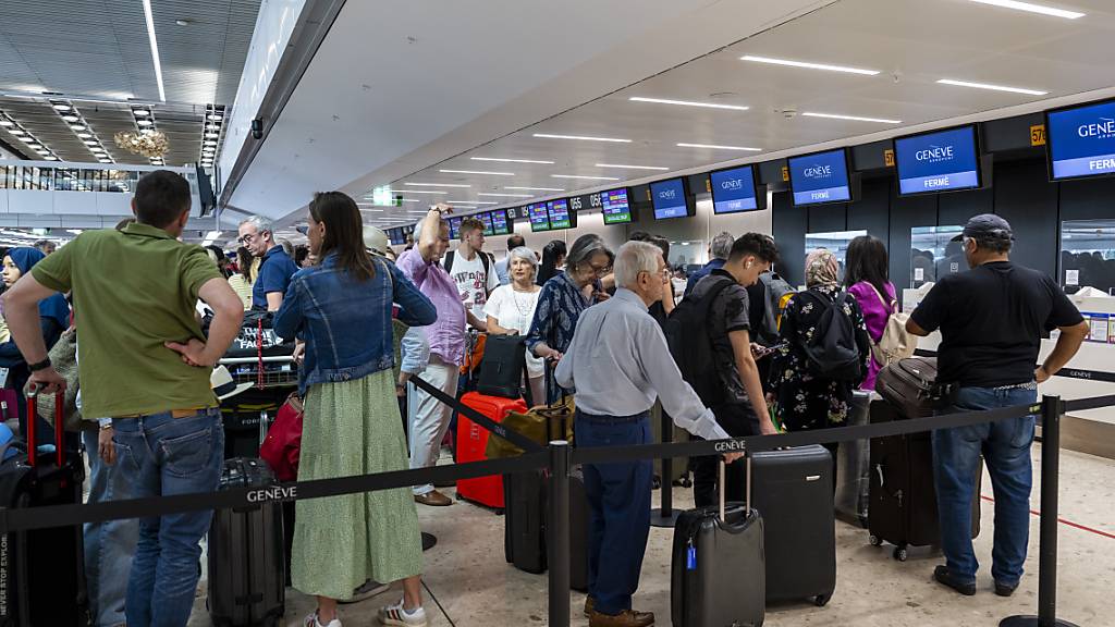 6500 Passagiere waren von der Flughafensperrung am Mittwochabend am Flughafen Genf betroffen. (Archivbild)
