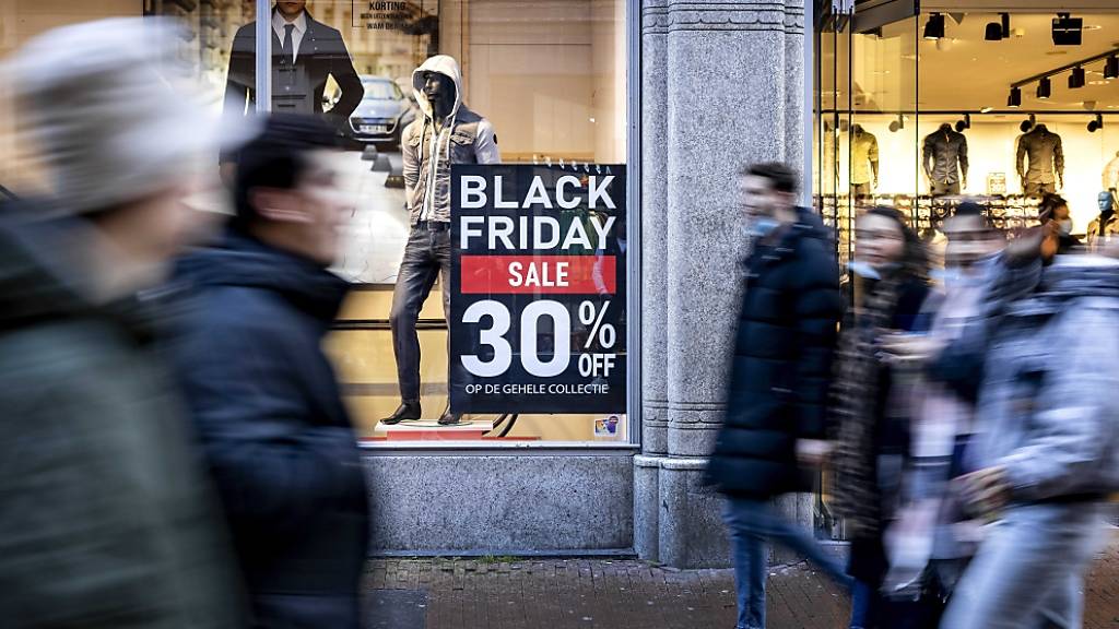 4 von 5 Personen wollen am Black Friday auf Schnäppchenjagd gehen trotz Lieferengpässen