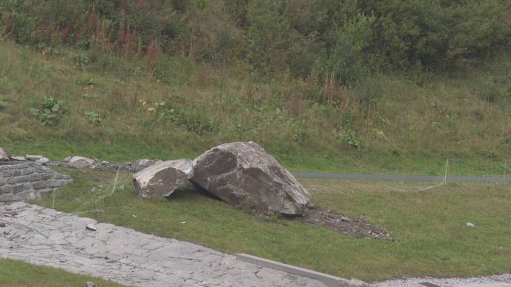 Nach Steinschlag bleibt Fuss- und Veloweg in der Schöllenen gesperrt