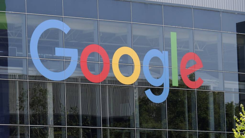 Google will den Modus für Künstliche Intelligenz (AI Mode) der Suchmaschine in den USA allgemein verfügbar zu machen. Damit könnten Nutzer längere und komplexere Suchanfragen stellen und die Ergebnisse durch Nachfragen noch präziser machen, ist Google-Chef Sundar Pichai überzeugt. (Archivbild)