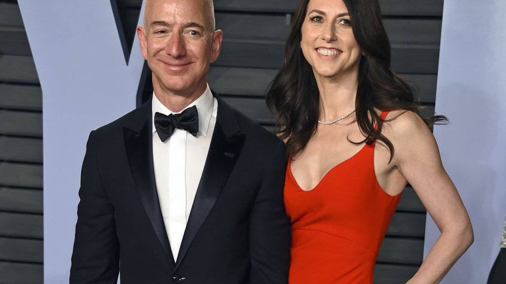 Bleibt auch nach der Scheidung von Frau MacKenzie der reichste Mensch der Welt: Amazon-Gründer Jeff Bezos. (Archivbild)