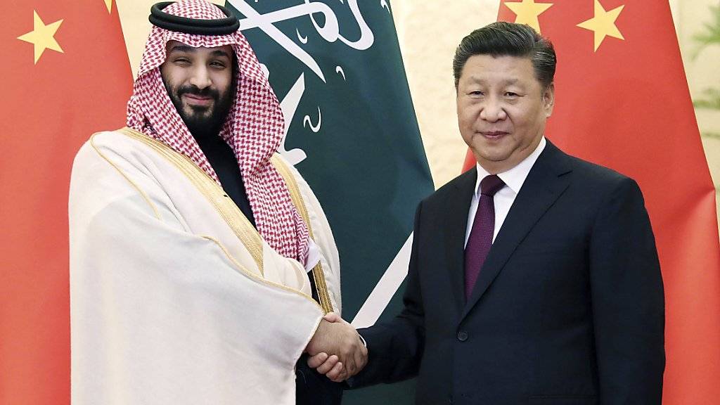 Chinas Präsident Xi Jinping (r.) und der saudische Kronprinz Mohammed bin Salman am Freitag in Peking.