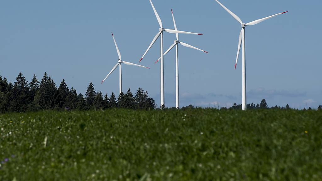 Laut einer Studie des Bundesamts für Energie könnten pro Jahr 29,5 Terawattstunden (TWh) Strom aus Windenergie produziert werden. Zum Vergleich: Das Atomkraftwerk Gösgen hat eine Jahresproduktion von rund 8 TWh. (Symbolbild)