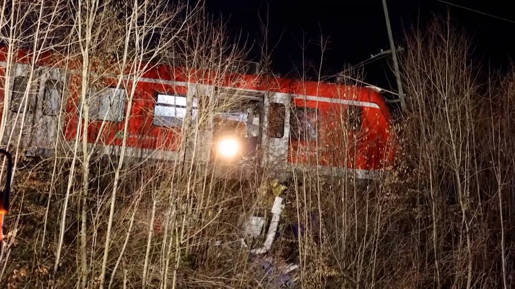 Ein Toter und mindestens 14 Verletzte bei Zugkollision nahe München