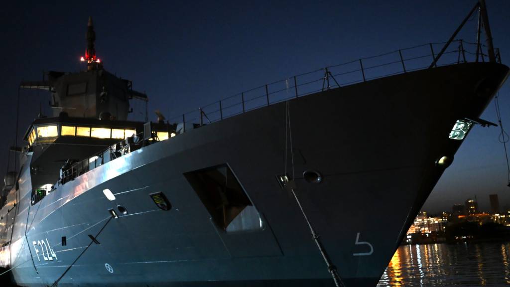 Die Fregatte «Sachen-Anhalt» liegt im Hafen von Beirut. Bundespräsident Steinmeier und seine Frau reisen zu offiziellen Besuchen in den Libanon und nach Jordanien. Foto: Markus Lenhardt/dpa