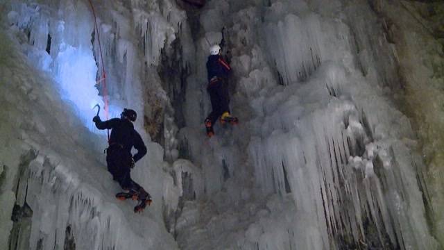 Nacht-Eisklettern im Muotathal