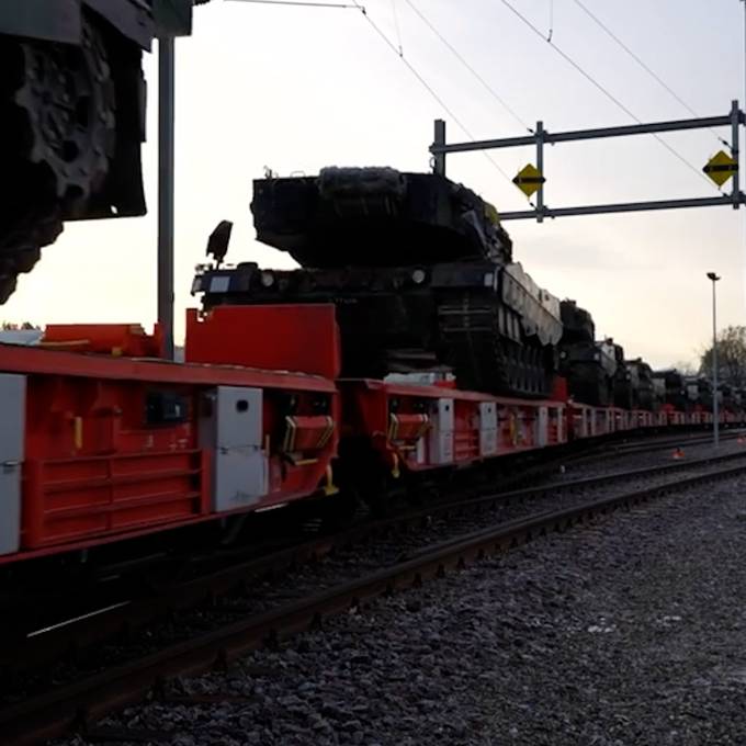 25 Leopard-Panzer verlassen die Ostschweiz in Richtung Deutschland