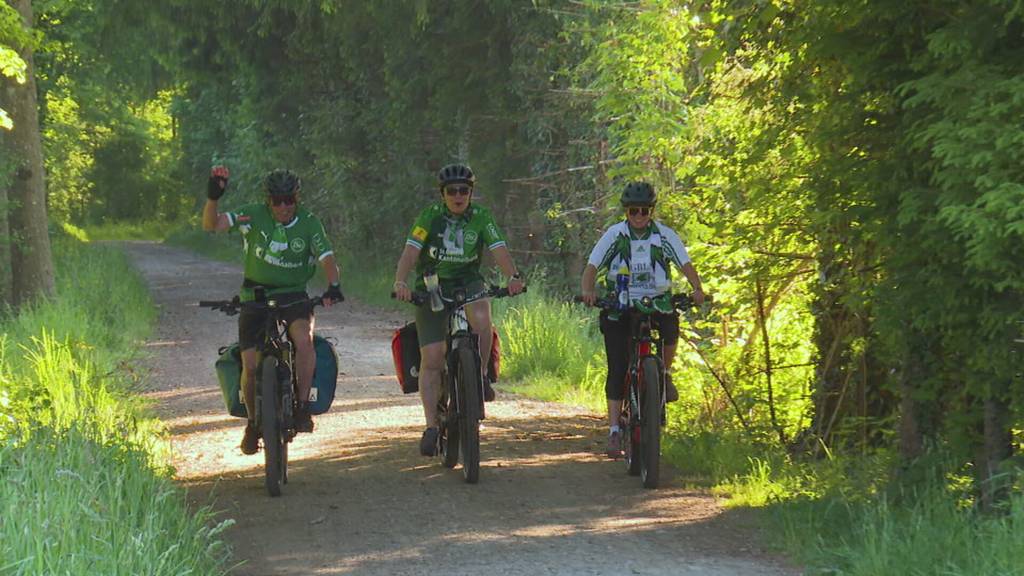«Verrugti Fans»: FCSG-Anhänger pilgern zu Fuss und mit dem Velo an den Cupfinal
