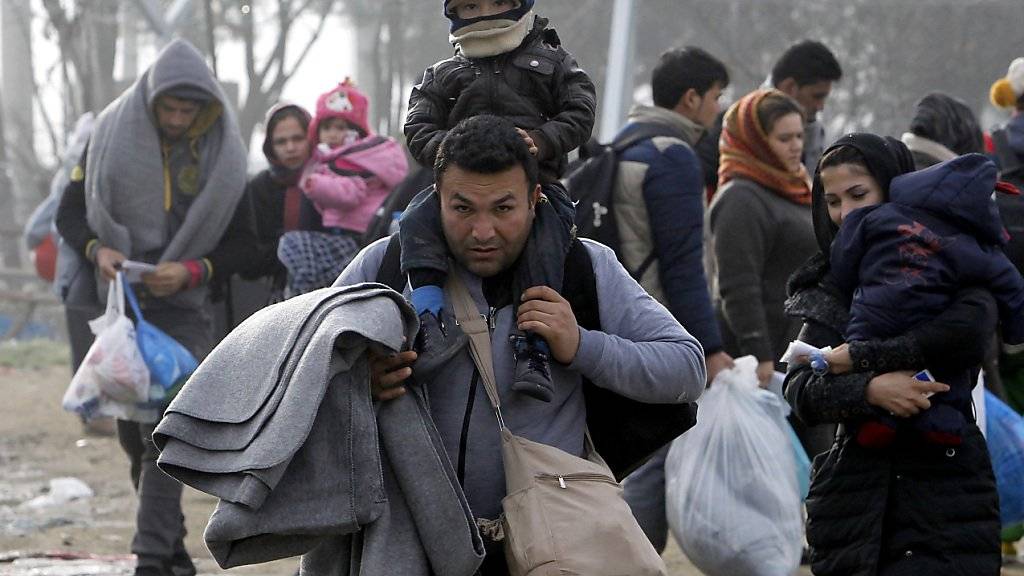 Keine Zeit verlieren: EU-Registrierungszentren für Flüchtlinge in Griechenland und Italien sollen in vier Wochen ihre Arbeit aufnehmen.
