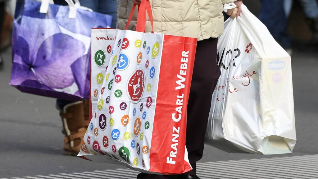 Es soll bei vier bewilligungsfreien Sonntagsverkäufen pro Jahr bleiben: Der Ständerat hat am Dienstag gegen eine Flexibilisierung der Ladenöffnungszeiten votiert. (Archivbild)