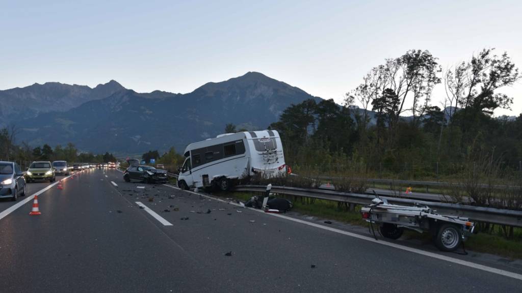 Die Kollision führte zum Totalschaden aller in dem Unfall involvierten Fahrzeuge.