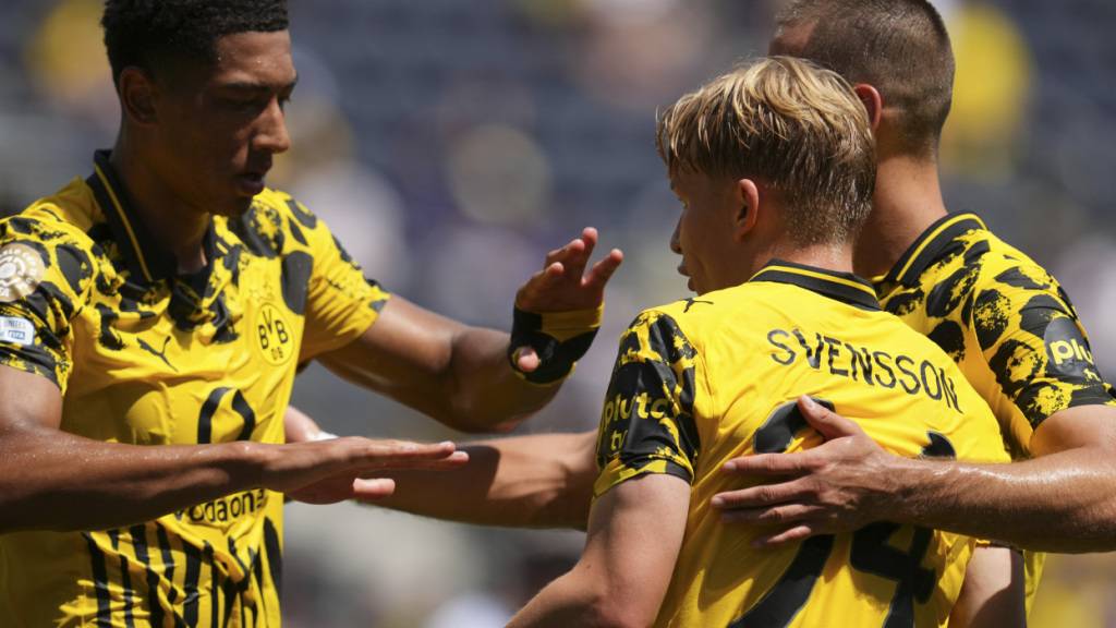 Daniel Svensson trifft auf Zuspiel von Jobe Bellingham zum 1:0-Siegtor für den BVB