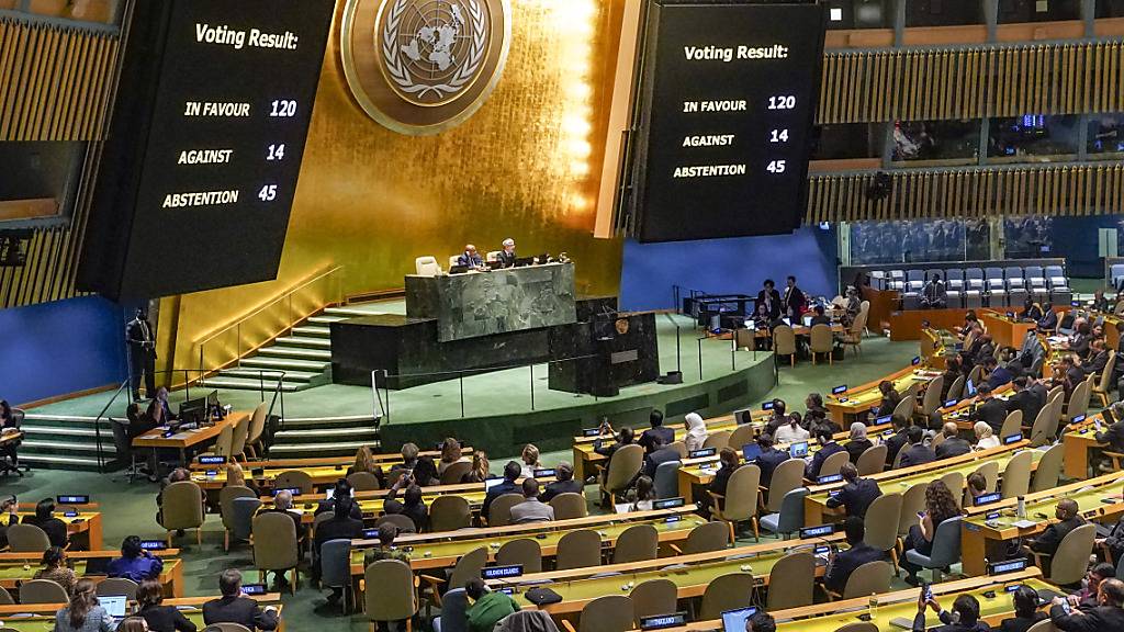Die UN-Vollversammlung hat eine Resolution zur Verbesserung der humanitären Situation und für eine sofortige Waffenruhe im Gazastreifen verabschiedet. Foto: Bebeto Matthews/AP/dpa