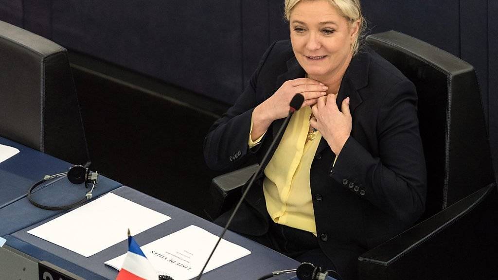 FN-Chefin Marine Le Pen wurde in Lyon vom Vorwurf freigesprochen, zu «Diskriminierung, Gewalt oder Hass» gegen Muslime angestiftet zu haben.