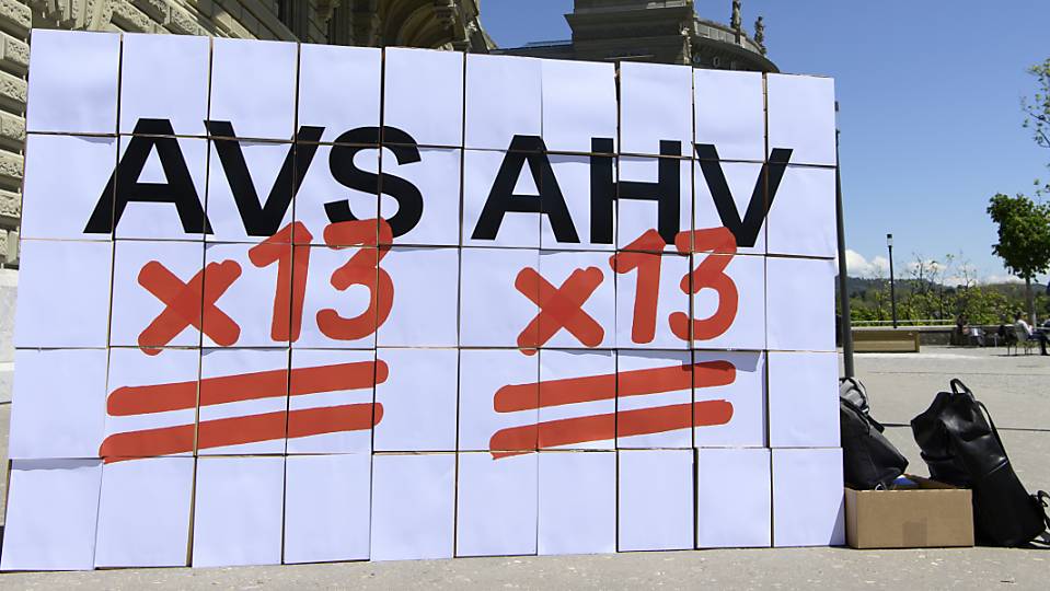 Die Volksinitiative für eine 13. AHV-Rente wurde bereits eingereicht – im Bild die Boxen mit den Unterschriften. (Archivbild)