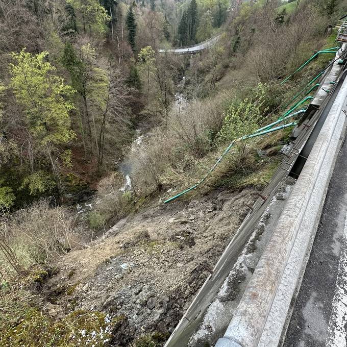 Lastwagen dürfen wieder durchs Ränggloch fahren