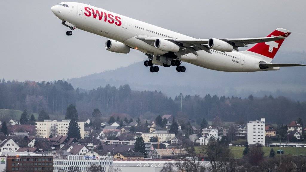 Das Sommergeschäft der Swiss läuft auf Hochtouren: Die Fluggesellschaft zählte im Juli über 6 Prozent mehr Passagiere als im Vorjahresmonat. (Archiv)