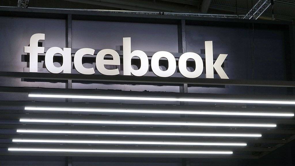 Facebook steckt im Dilemma: Junge finden das soziale Netzwerk nicht mehr so cool, wenn mehr und mehr auch auch Eltern und Grosseltern dort aktiv sind. (Themenbild)