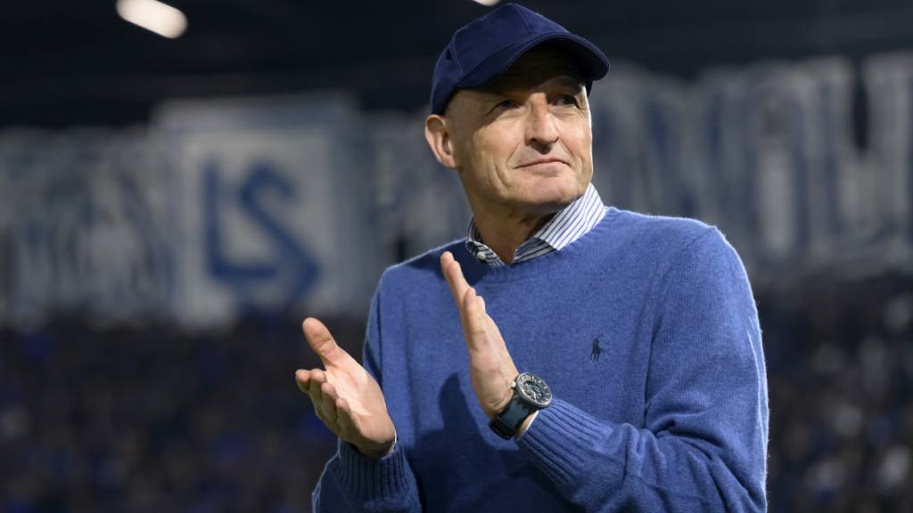 Trauriger Applaus: Lausannes Trainer Peter Zeidler ist enttäuscht über das bittere Ausscheiden aus der Conference League