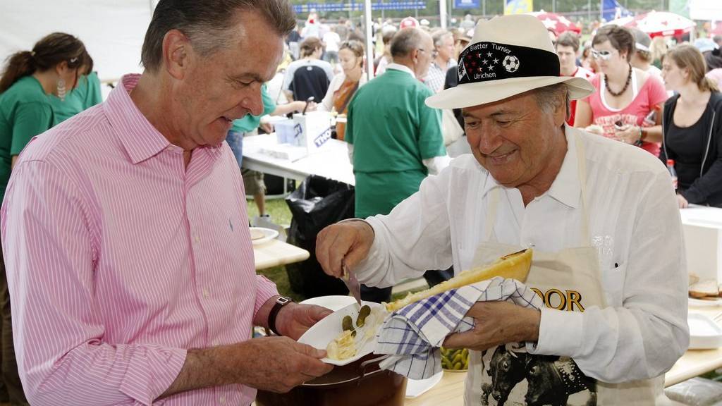 Ottmar Hitzfeld und Sepp Blatter: Diesen Männern kann man trauen. Sie wissen, dass Käse gesund ist.