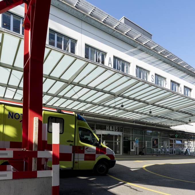 Kantonsspital Aarau droht Überschuldung – Kanton soll das Spital mit 240 Millionen Franken retten