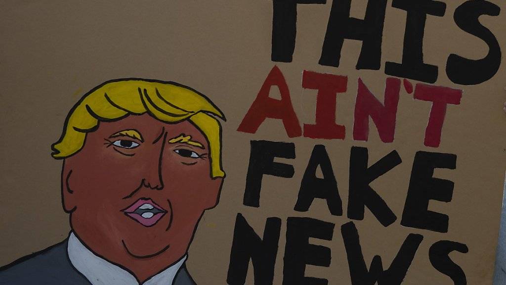 US-Präsident Donald Trump spricht seit Jahren von Fake News und «alternativen Fakten». Viele Deutschschweizer Mediennutzer betrachten  gezielte Falschinformationen auch hierzulande als ein Problem. (Symbolbild)