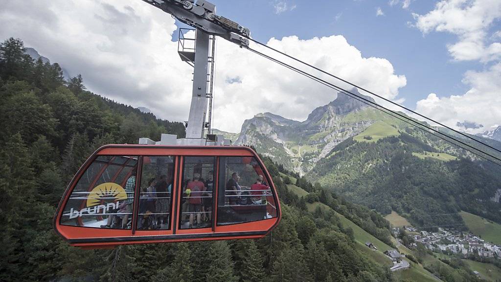 Mit dem Sommertourismus in der Schweiz geht es weiter aufwärts. Seilbahnen Schweiz meldet deutlich mehr Gäste für das Jahr 2018. (Archivbild)