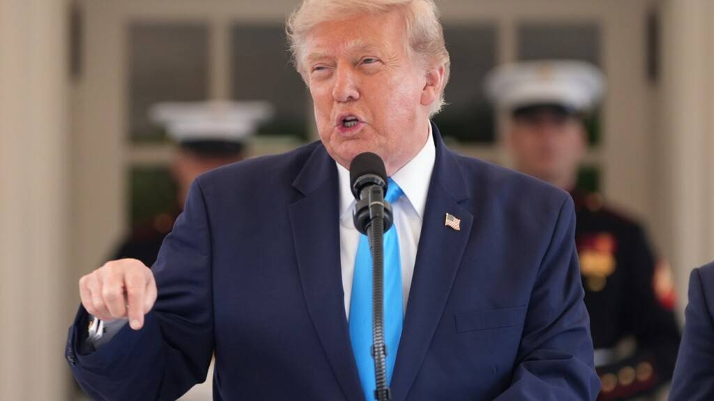 US-Präsident Donald Trump hält im Weißen Haus eine Rede anlässlich der Vorstellung der Initiative «Freedom Haulers». Foto: Alex Brandon/AP/dpa