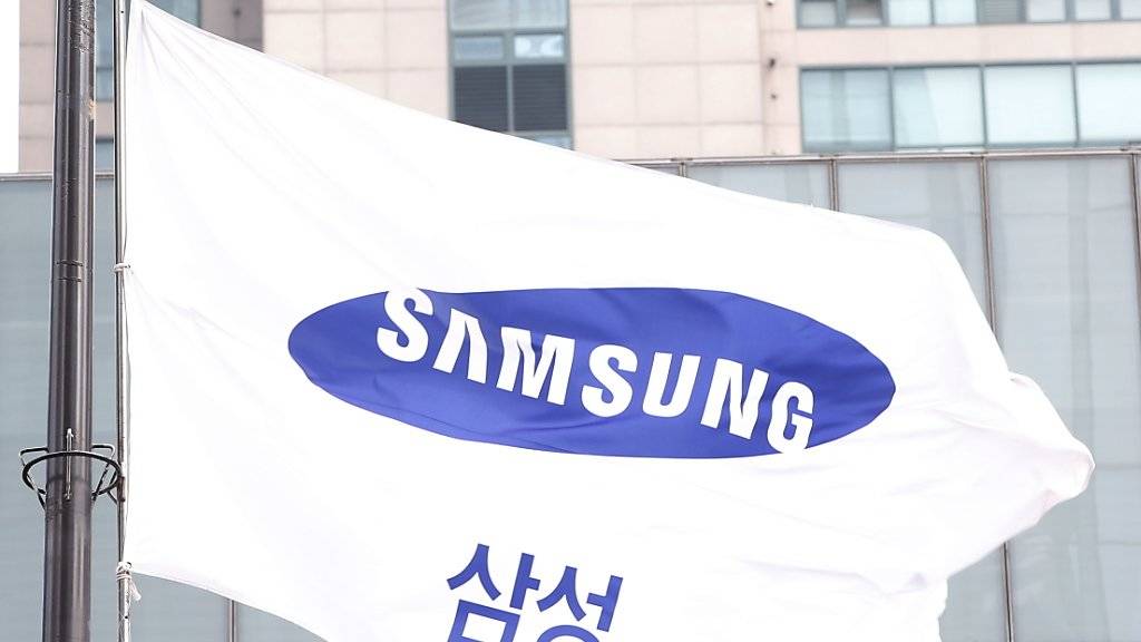 Wenige Tage vor dem geplanten Termin hat Samsung den Verkaufsstart des ersten Smartphones mit Falt-Display verschoben. Zuvor waren Display-Probleme bekannt geworden. (Archivbild)