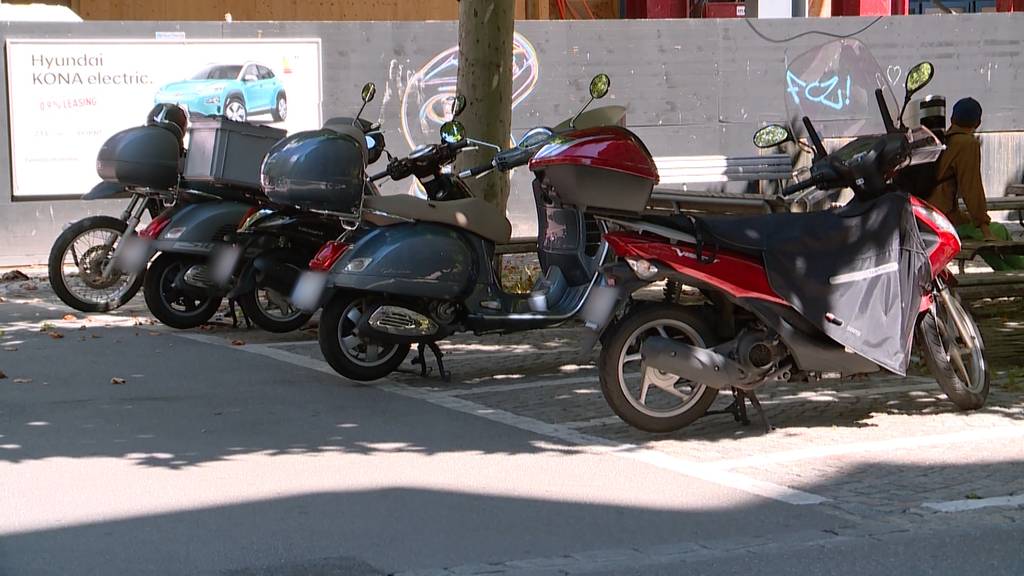 Parkgebühren bald auch für Töffs, Roller und schnelle E-Bikes erlaubt