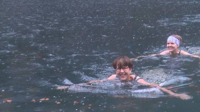 Blauseeschwimmen lockt hunderte Schwimmer an