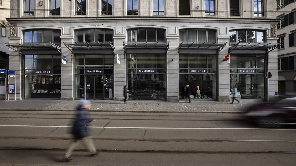 Musik Hug bleibt jetzt doch am Limmatquai, teilt das Stammhaus künftig aber mit der Laufschuhfirma On. (Archivbild)