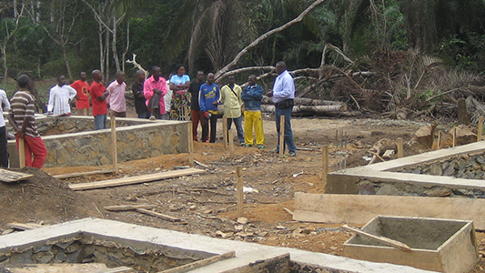 Die Stiftung Kimongo-Hilfe unterstützt Projekte im Kongo. Eines davon ist der Aufbau einer Maternitéstation.