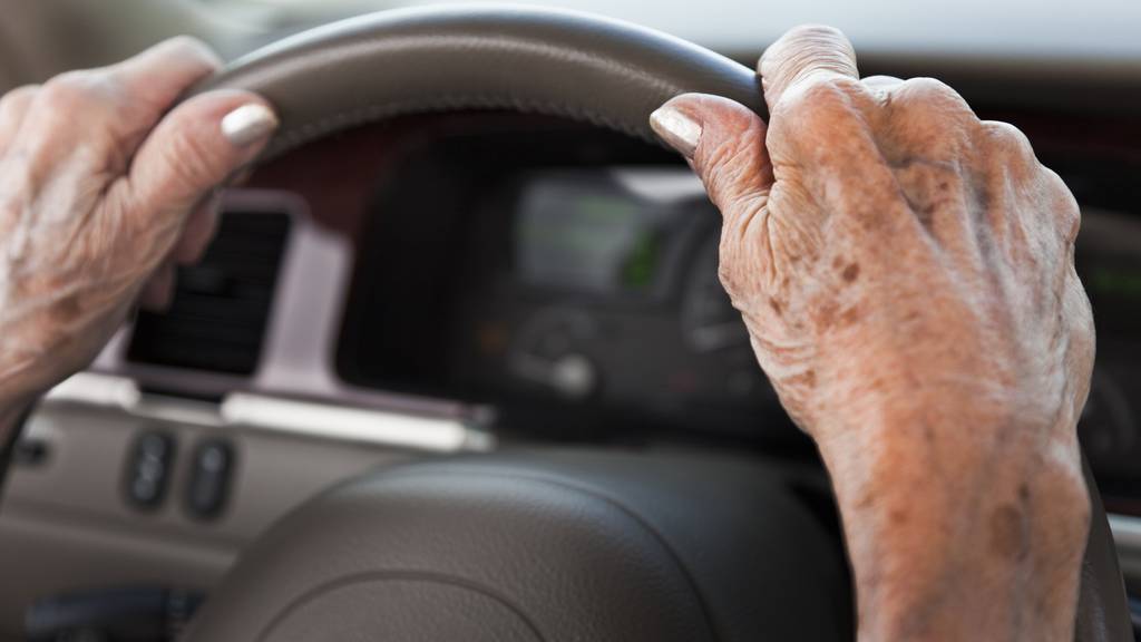 Eine 93-Jährige wendete auf der Autobahn. (Symbolbild)