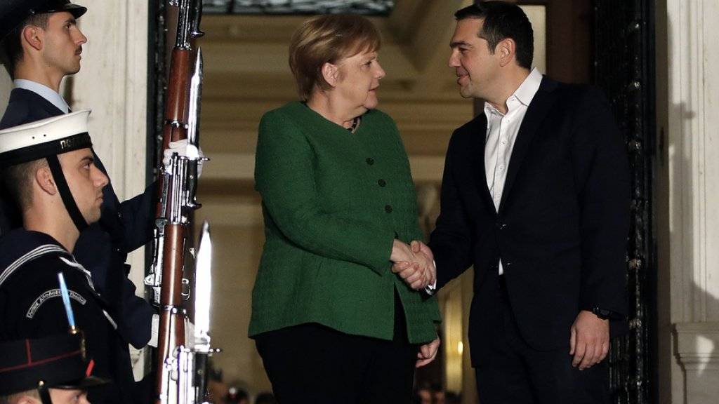 Angela Merkel wurde am Donnerstag zum Auftakt ihres Griechenland-Besuch von Ministerpräsident Alexis Tsipras empfangen.