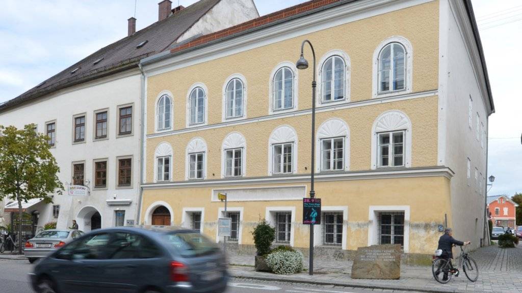 Das 500-jährige Haus an zentraler Lage im österreichischen Braunau am Inn bereitet den Behörden seit Jahrzehnten Kopfzerbrechen, weil es das Geburtshaus Adolf Hitlers ist. (Archivbild)
