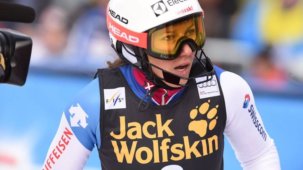 29.11.2015, Mountain Course, Aspen, USA, FIS Weltcup Ski Alpin, Aspen, Slalom Damen, 2. Durchgang, im Bild Holdener Wendy (SUI) // Holdener Wendy of Switzerland reacts after her 2nd run of ladies Slalom of Aspen FIS Ski Alpine World Cup at the Mountain Course in Aspen, United States on 2015/11/29. EXPA Pictures © 2015, PhotoCredit: EXPA/ Erich Spiess (KEYSTONE/APA/Erich Spiess)