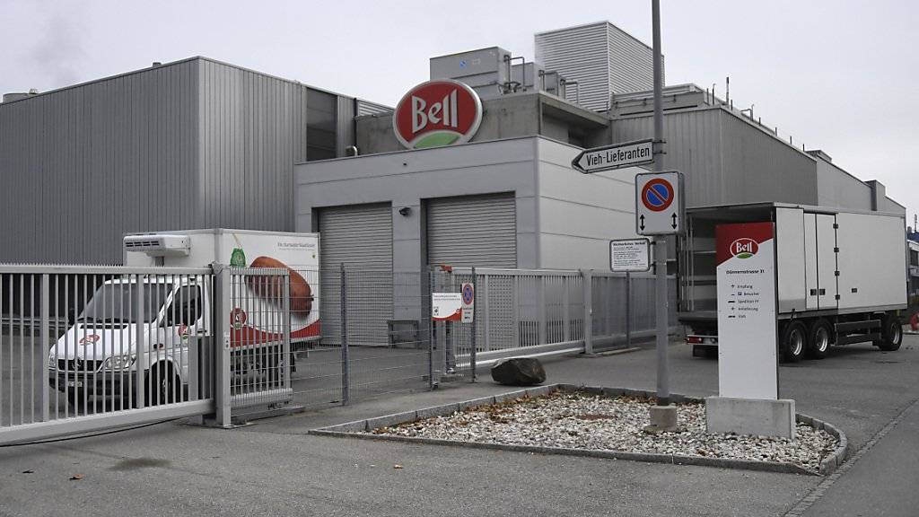Über 100 Personen vorwiegend aus Frankreich und Belgien hatten am Mittwoch einen Fleischverarbeitungsbetrieb der Bell Food AG in Oensingen besetzt. Sie wurden bis zum Abend von der Polizei vom Gelände geführt.