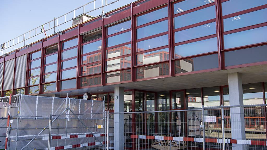 Unter anderem wegen einer umfassenden Sanierung der Kantonsschule Zug musste dringend vorübergehender Schulraum her. (Archivbild)