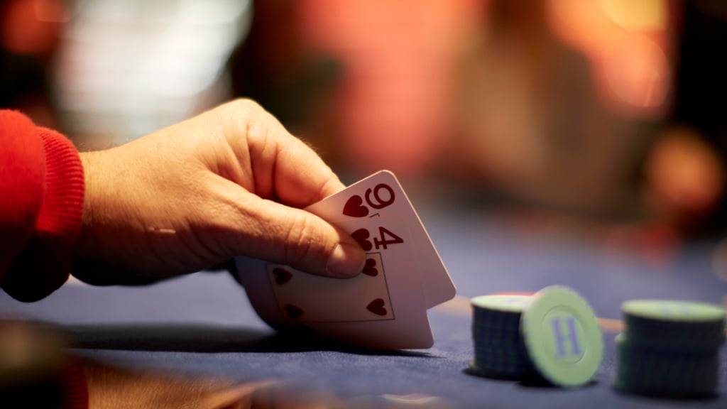 In Ebikon LU durchsuchte die Polizei ein Lokal, das als Schauplatz von illegalen Pokerspielen unter Verdacht stand. (Symbolbild)