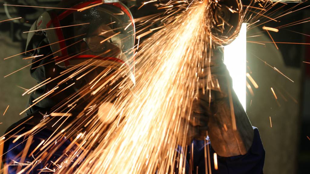 Die kleinen und mittelgrossen Unternehmen der Maschinen-, Elektro- und Metallindustrie (MEM)  bleiben in einer schwierigen Lage. Drei von vier MEM-Betrieben beurteilen ihre aktuelle Lage als ungünstig. (Archivbild)