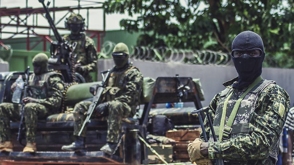 Die Putschisten im westafrikanischen Staat Guinea haben inhaftierte Gegner des am Sonntag abgesetzten Präsidenten Alpha Condé freigelassen. (Archivbild)