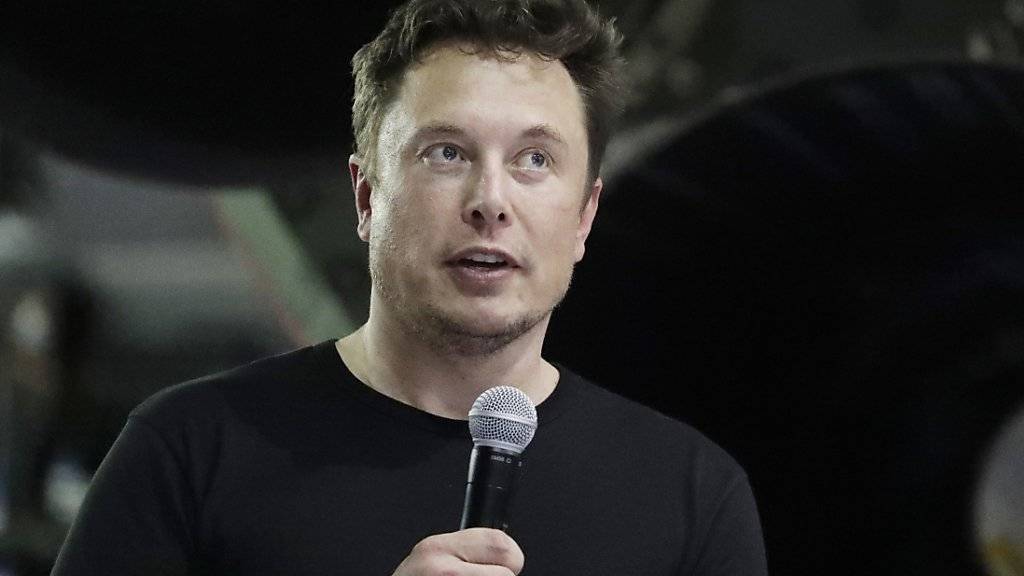 Der Chef des Autoherstellers Tesla, Elon Musk, hat am Mittwoch sein Versprechen eingelöst und bei seiner Elektroauto-Firma einen Quartalsgewinn erwirtschaftet. (Archivbild)