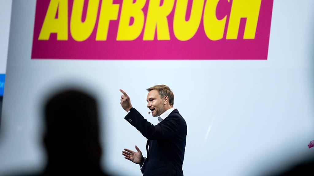 Christian Lindner, Bundesvorsitzender der FDP, spricht beim Bundesparteitag der Freien Demokraten (FDP). Foto: Bernd von Jutrczenka/dpa