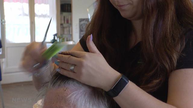 Beim Coiffeur mit nassen Haaren sitzen geblieben