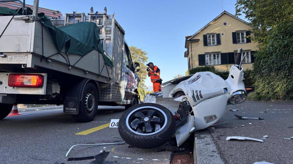 Bei der Kollision von Roller und Lieferwagen in Meilen wurde der Rollerfahrer schwer verletzt.