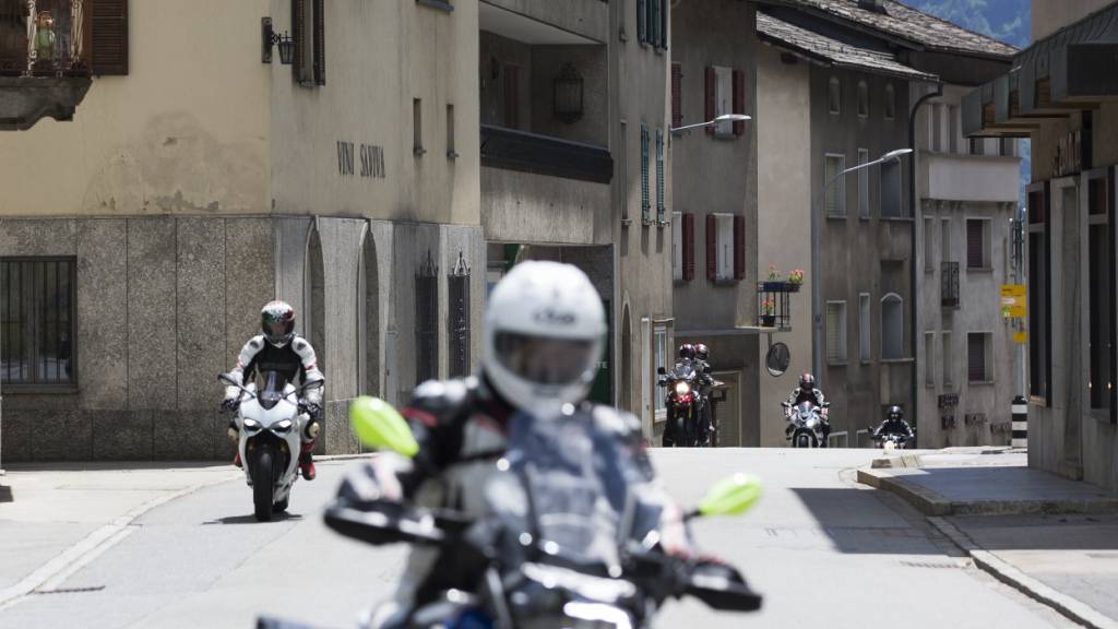 Insgesamt verstarben im vergangenen Jahr 49 Motorradfahrende auf Schweizer Strassen tödlich - zwei mehr als 2024. (Archivbild)